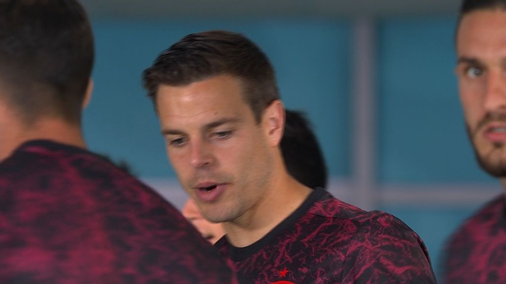 (MEDIASET) Azpilicueta, alma de capitán: arenga a los compañeros incluso antes de salir al calentamiento