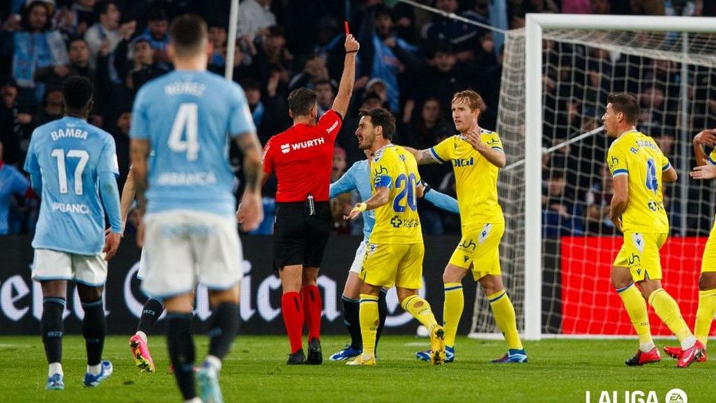 Celta 1-1 Cádiz: Roja a Víctor Chust