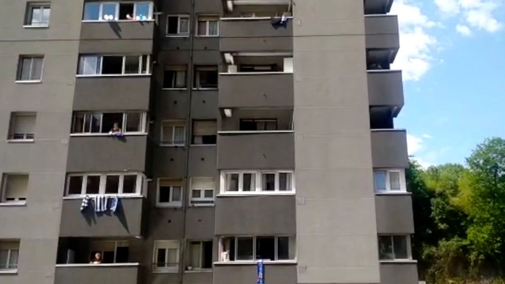 El barrio de Larratxo ya vive la 'final de los balcones'