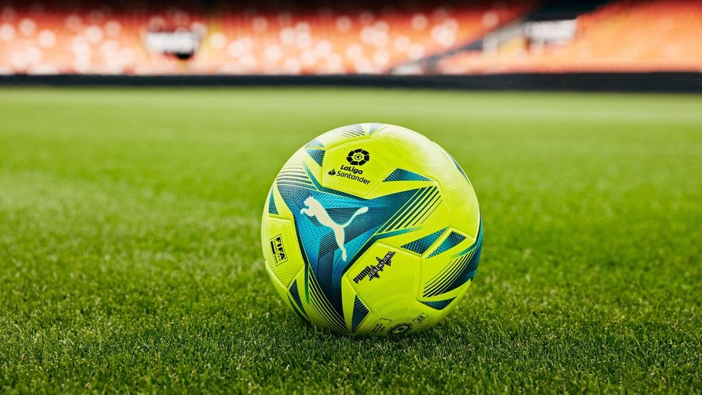 LaLiga presenta el nuevo balón de esta temporada para LaLiga Santander 21-22