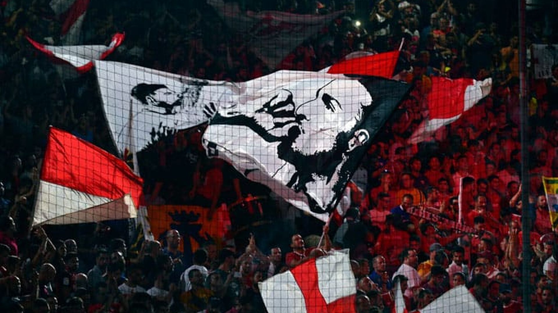 banderones_de_biris_de_jose_antonio_reyes_y_puerta_foto_kiko_hurtado_002.jpeg