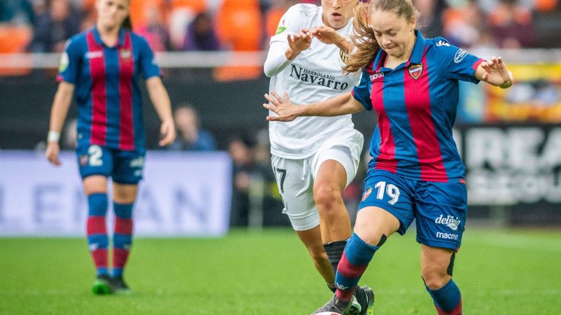 banini_durante_el_derbi_en_mestalla.JPG banini_durante_el_derbi_en_mestalla.JPG