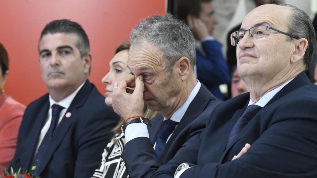 La emoción de Joaquín Caparrós al llegar al antepalco del Sánchez Pizjuán para recibir el II banquillo de oro del Sevilla