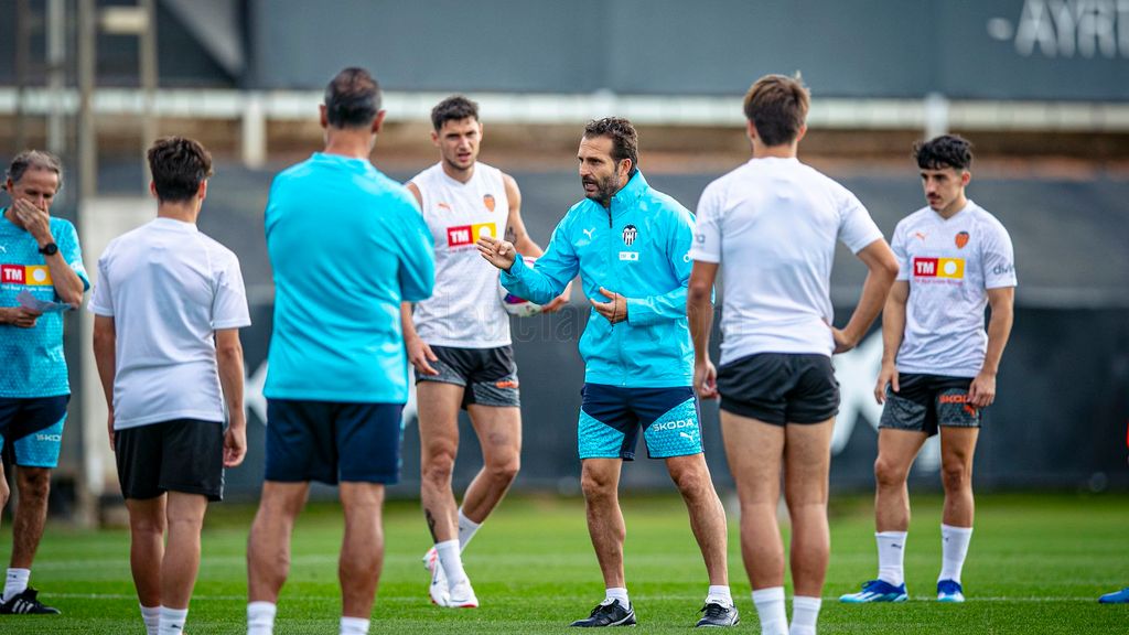 Baraja pide refuerzos y habla del Nou Mestalla y del Athletic