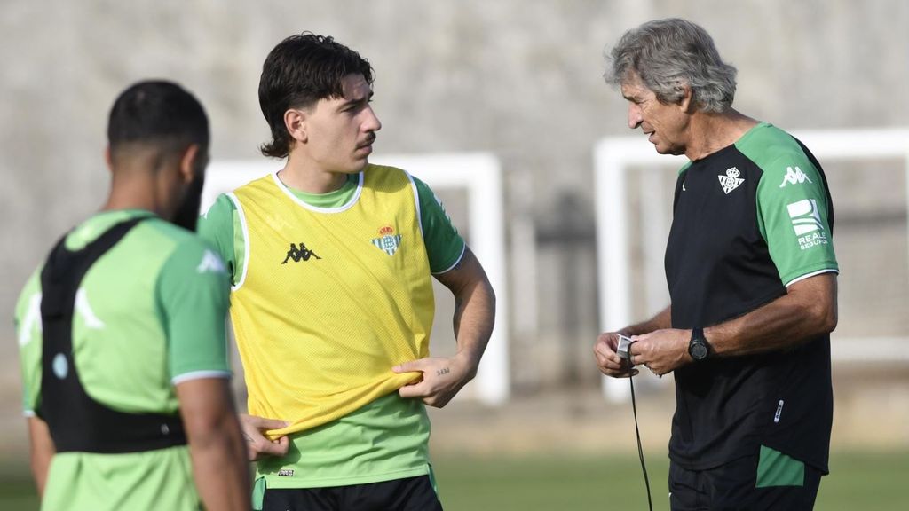 Primer entrenamiento de Héctor Bellerín con el Betis