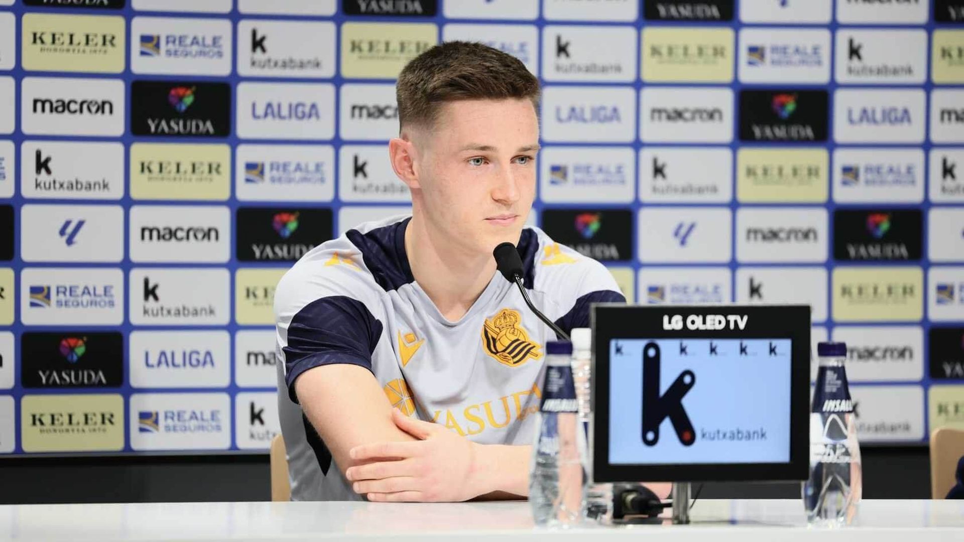 benat_turrientes_jugador_de_la_real_sociedad_en_sala_de_prensa_foto_real_sociedad.jpeg benat_turrientes_jugador_de_la_real_sociedad_en_sala_de_prensa_foto_real_sociedad.jpeg