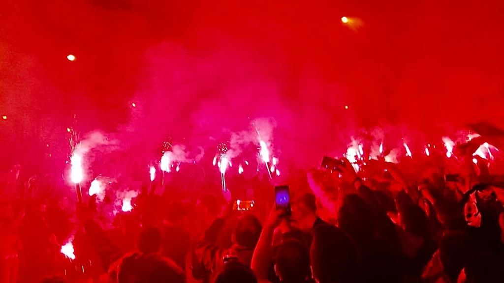 Salida del Athletic del hotel hacia San Mamés