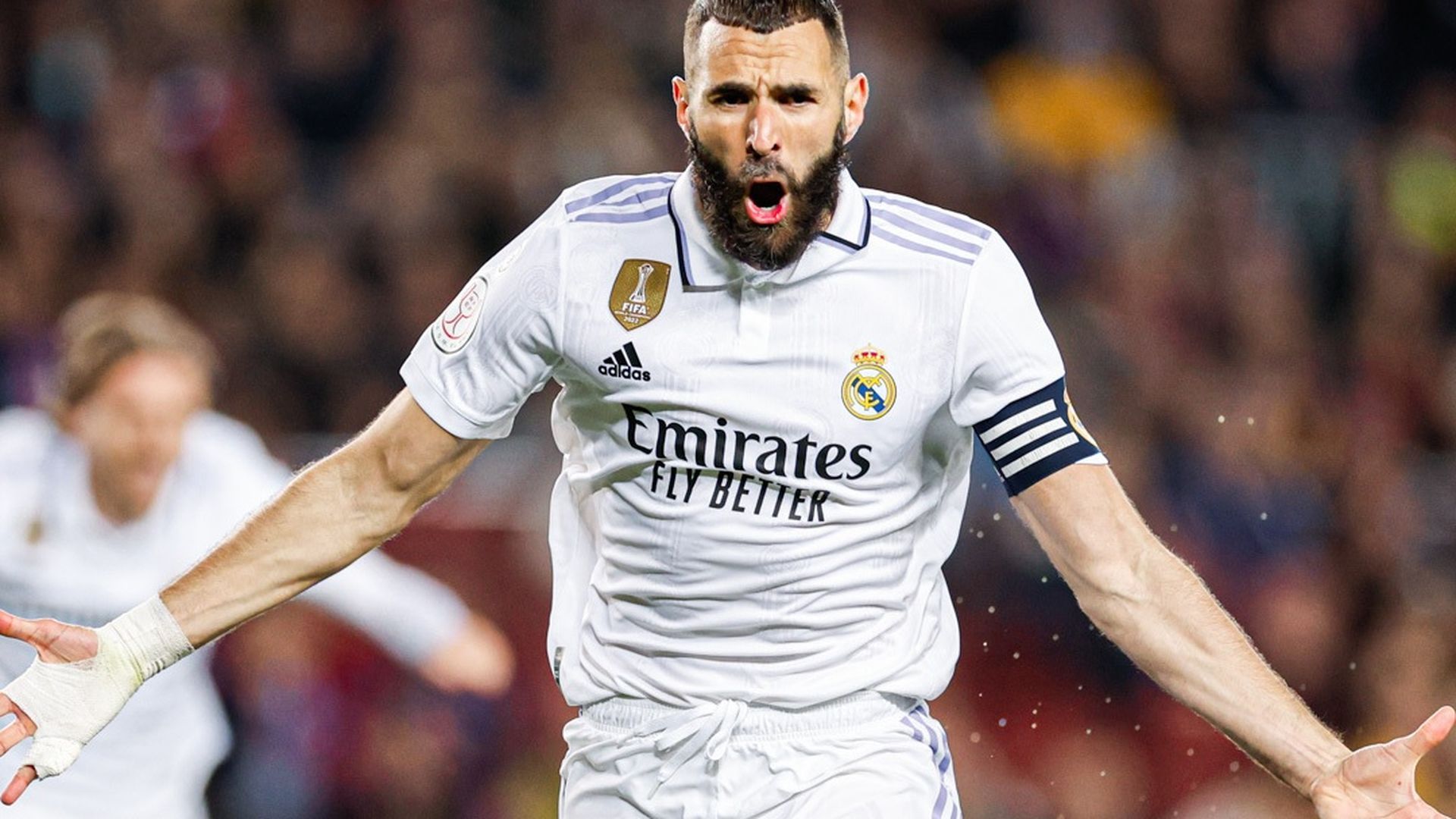 benzema_celebra_uno_de_sus_goles_al_barca_foto_rm_001.jpg