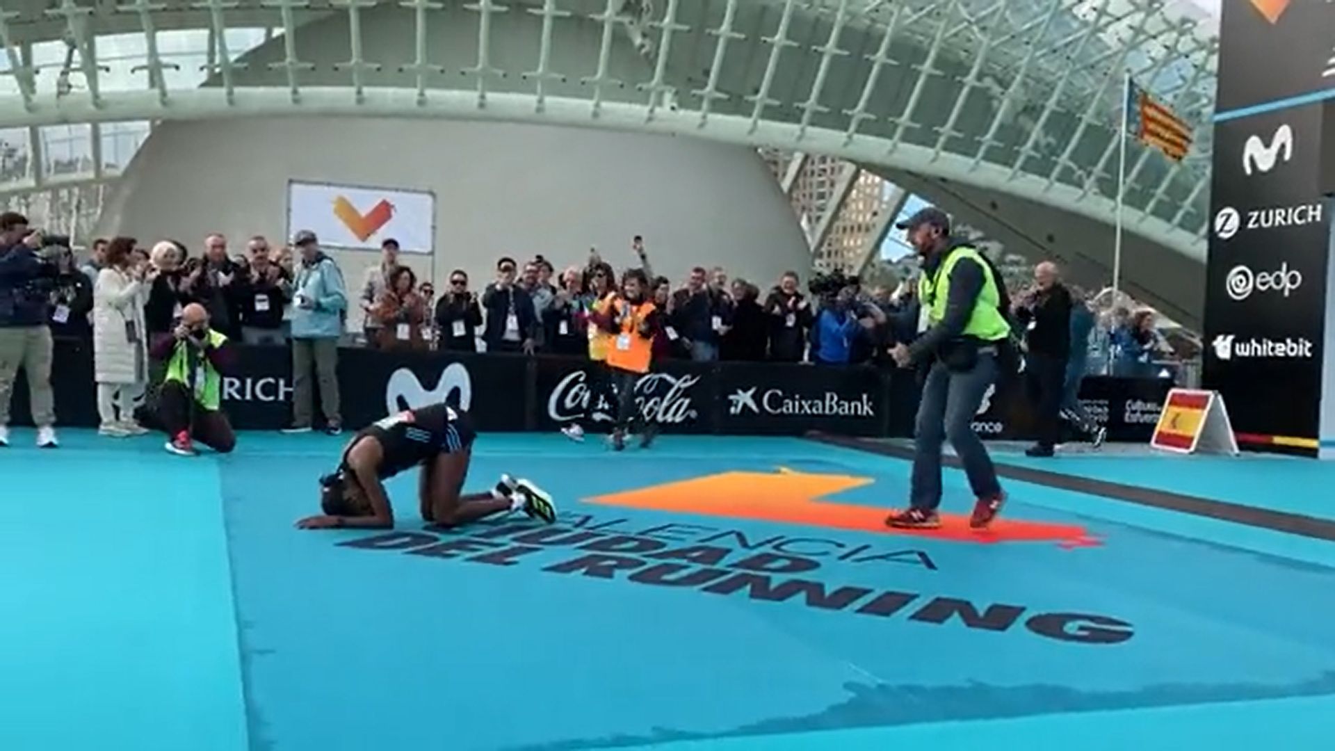 beriso_bate_el_record_del_maraton_valencia_.jpg beriso_bate_el_record_del_maraton_valencia_.jpg