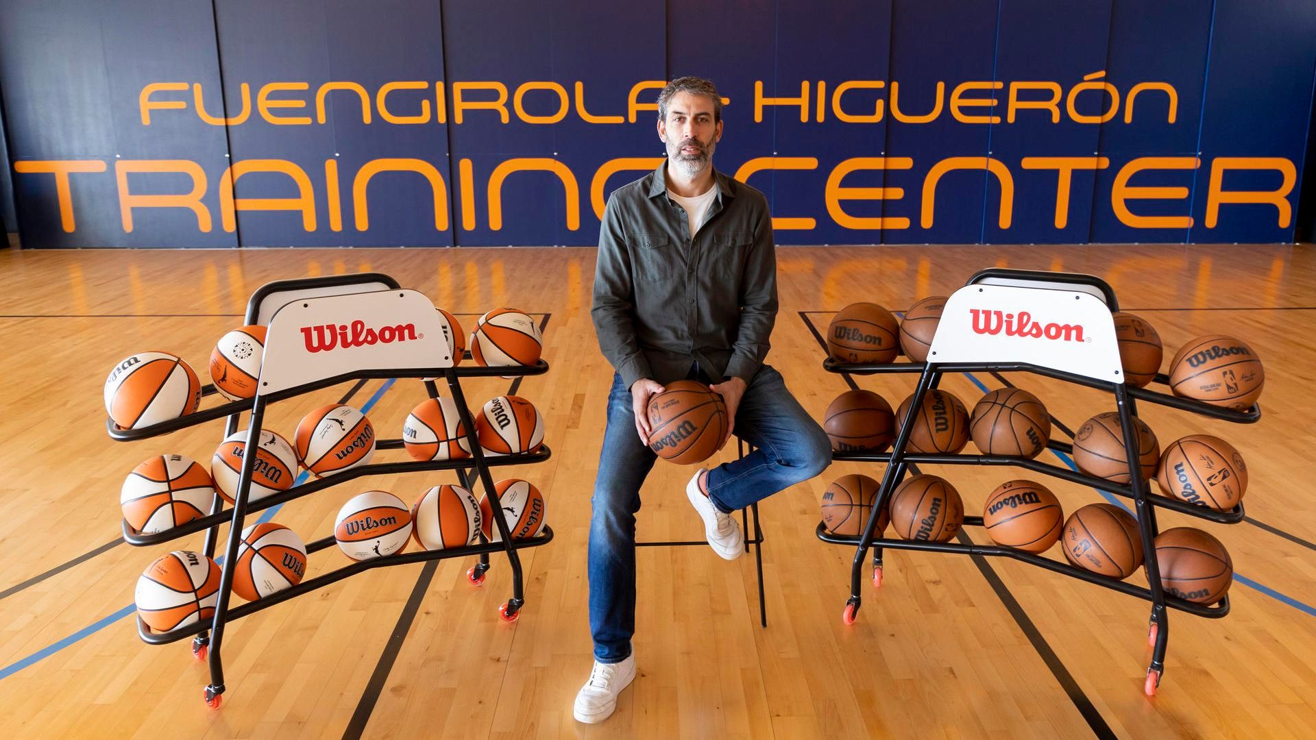 berni_rodriguez_posa_en_the_embassy_su_proyecto_en_fuengirola_foto_efealvaro_cabrerajp_001.jpg berni_rodriguez_posa_en_the_embassy_su_proyecto_en_fuengirola_foto_efealvaro_cabrerajp_001.jpg