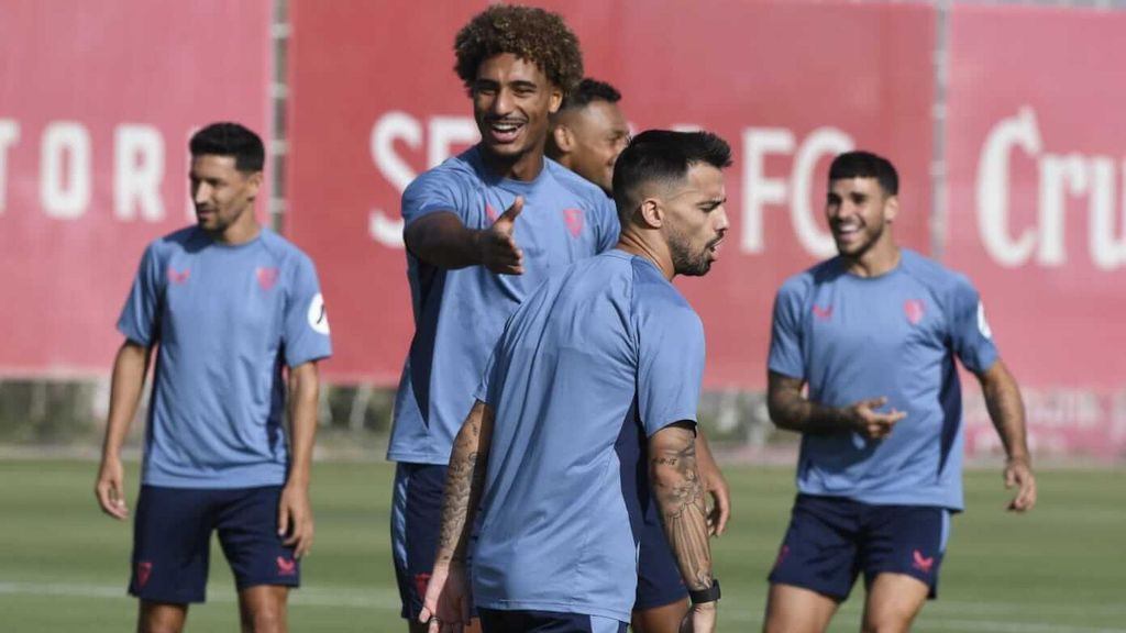 Entrenamiento del Sevilla con la vuelta de Badé y Suso