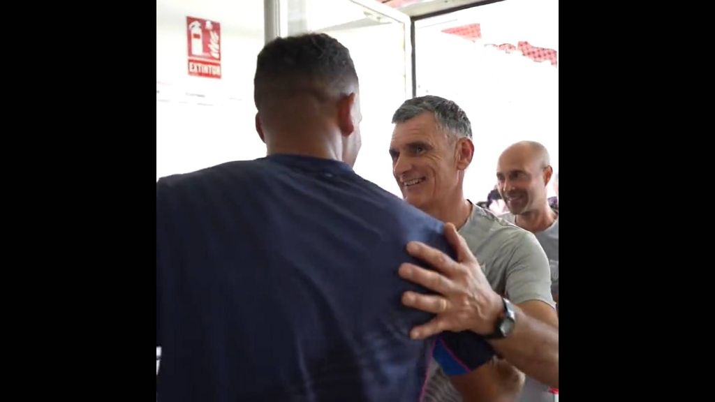 Bienvenida a Mendilibar en el Sevilla