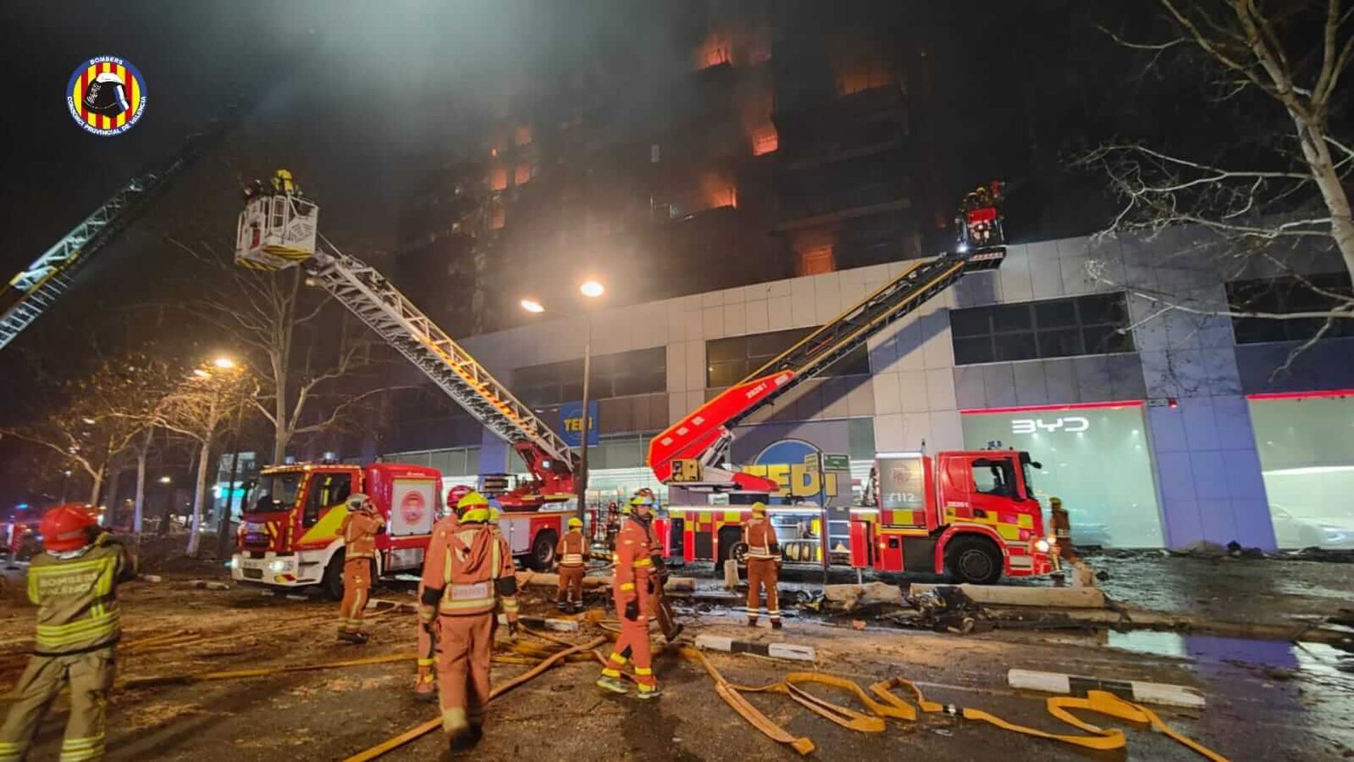 bomberos_en_campanar_001.jpeg bomberos_en_campanar_001.jpeg