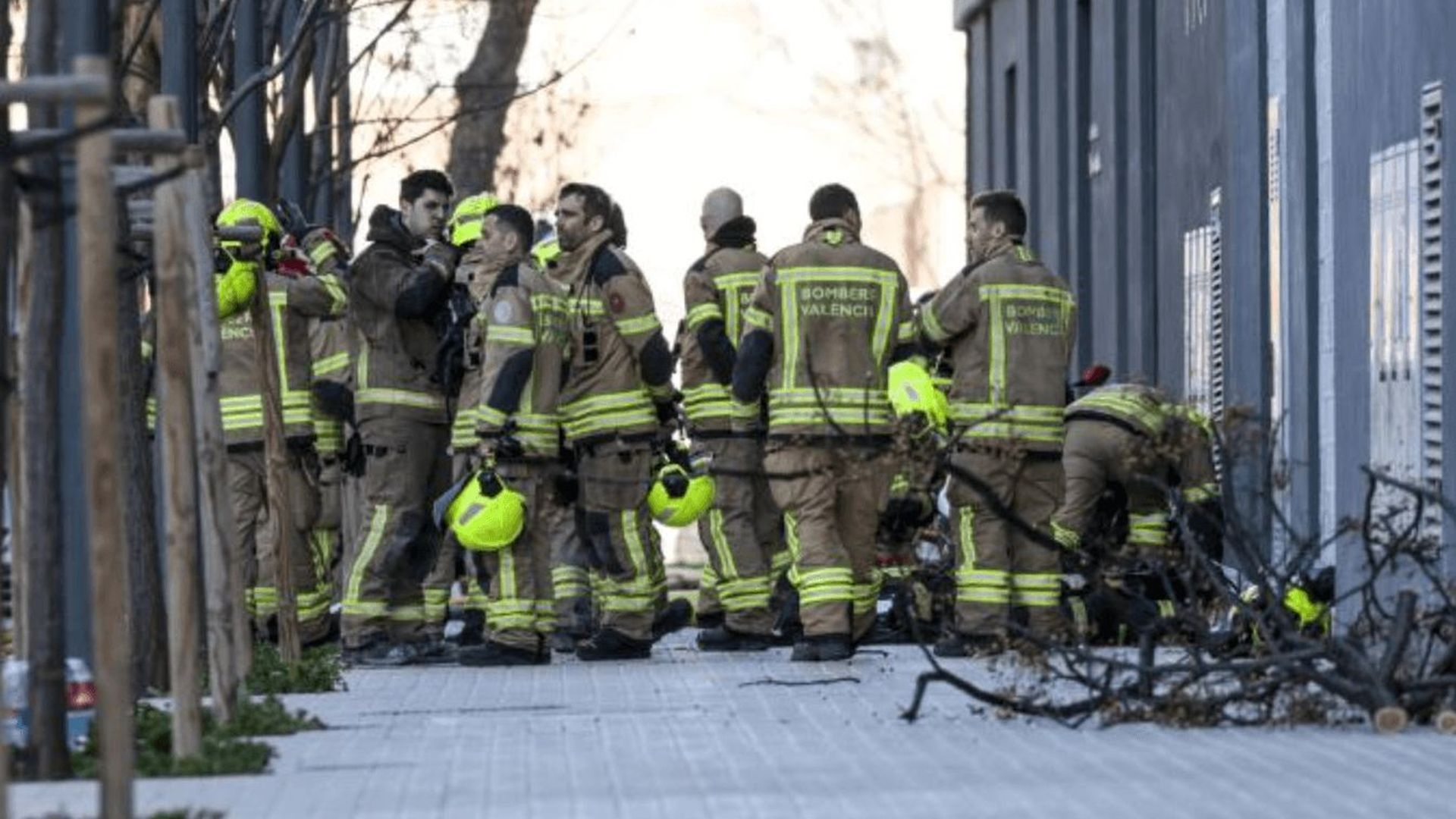 bomberos_en_el_incendio_001.png bomberos_en_el_incendio_001.png