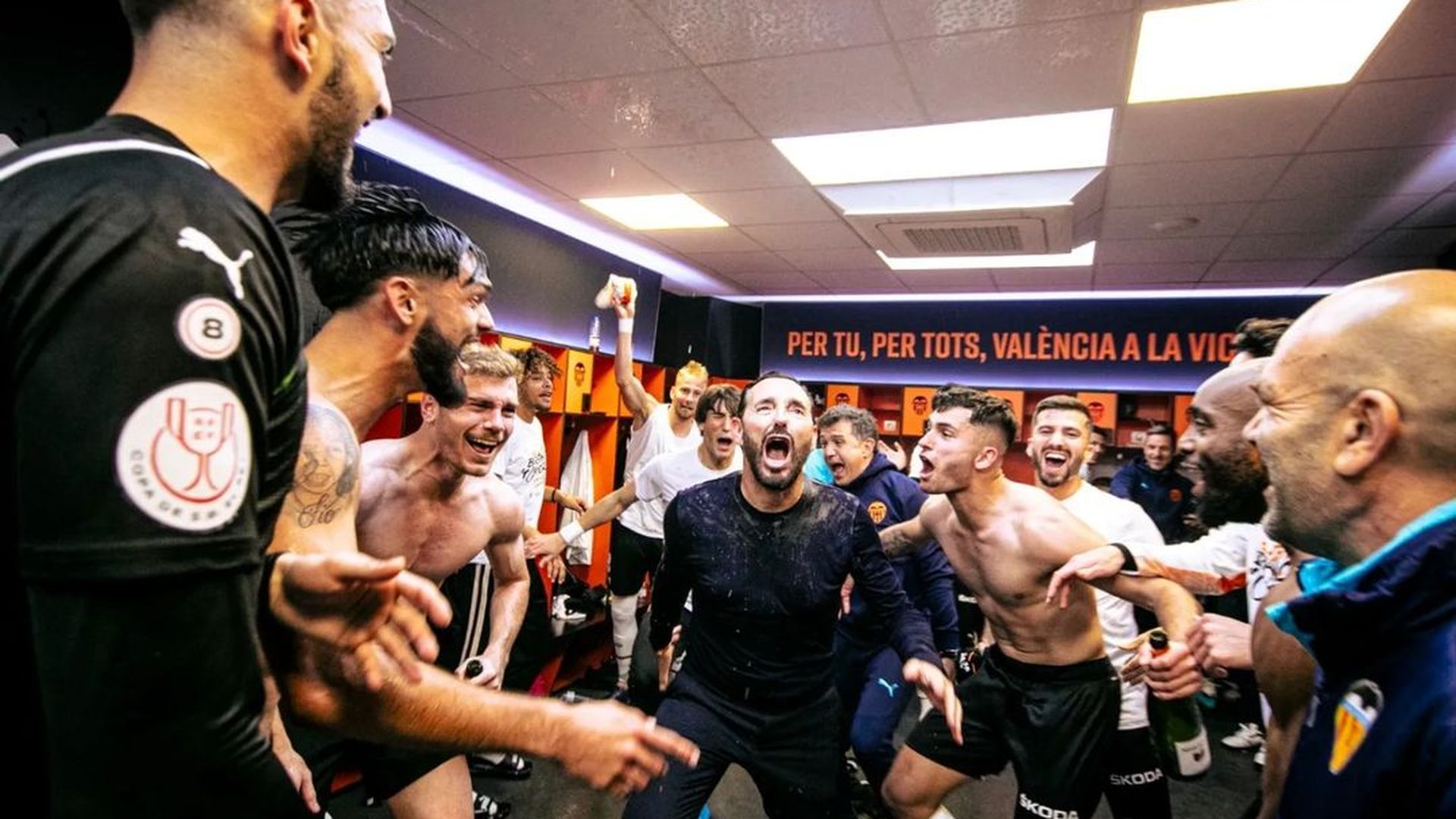 bordalas_celebra_el_pase_a_la_final_foto_valencia_cf_003.jpeg
