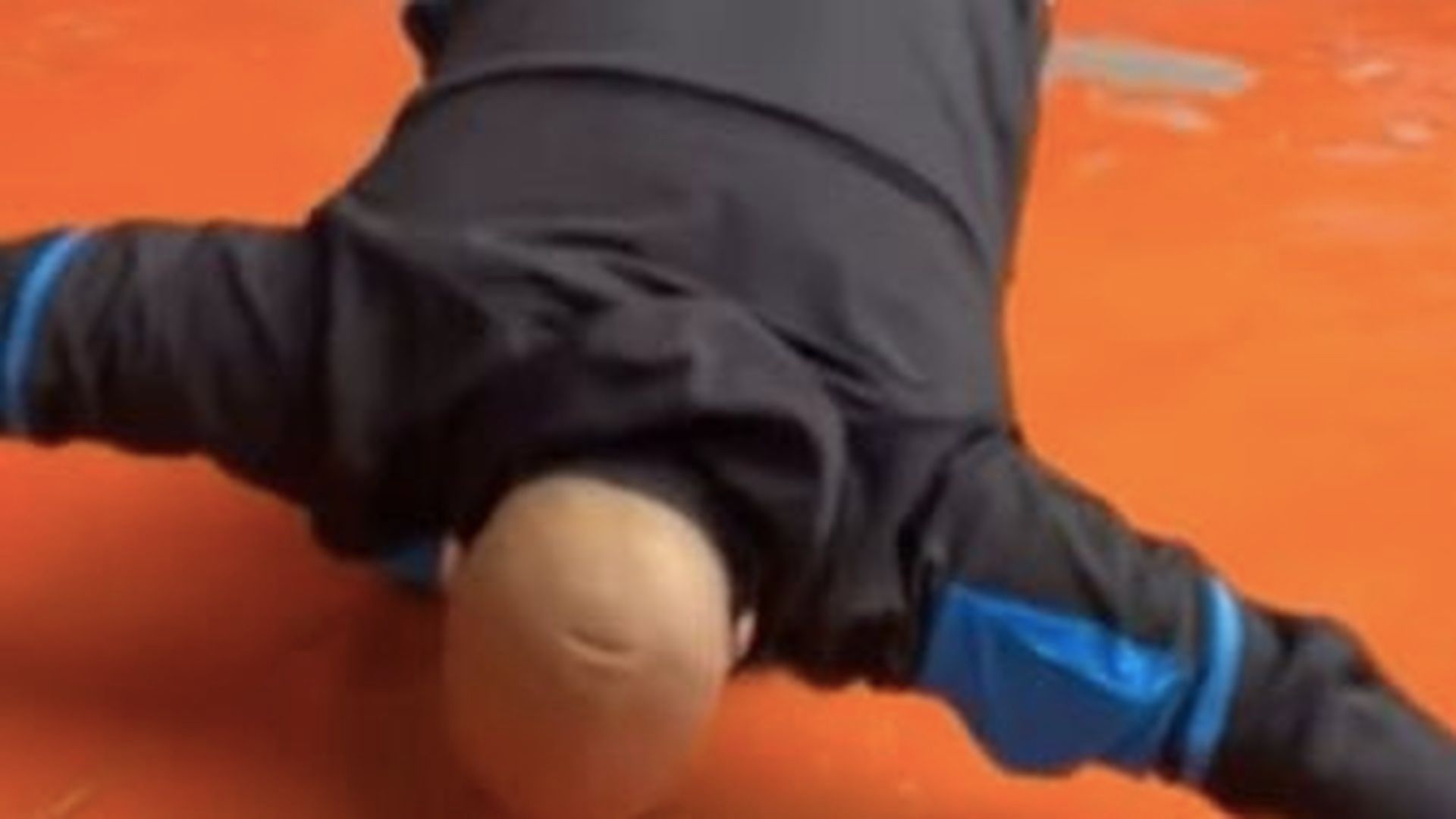 borja_escalona_se_cuela_de_nuevo_en_mestalla_para_pedir_perdon_y_la_lia_otra_vez_001.png borja_escalona_se_cuela_de_nuevo_en_mestalla_para_pedir_perdon_y_la_lia_otra_vez_001.png