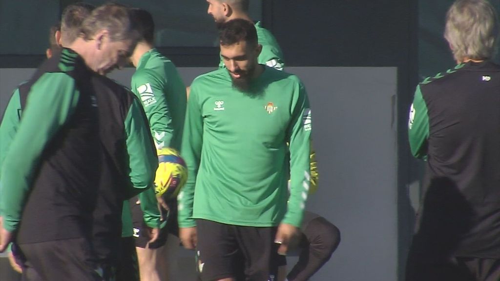 (MEDIASET) Rotundo mensaje de la afición del Betis sobre Borja Iglesias