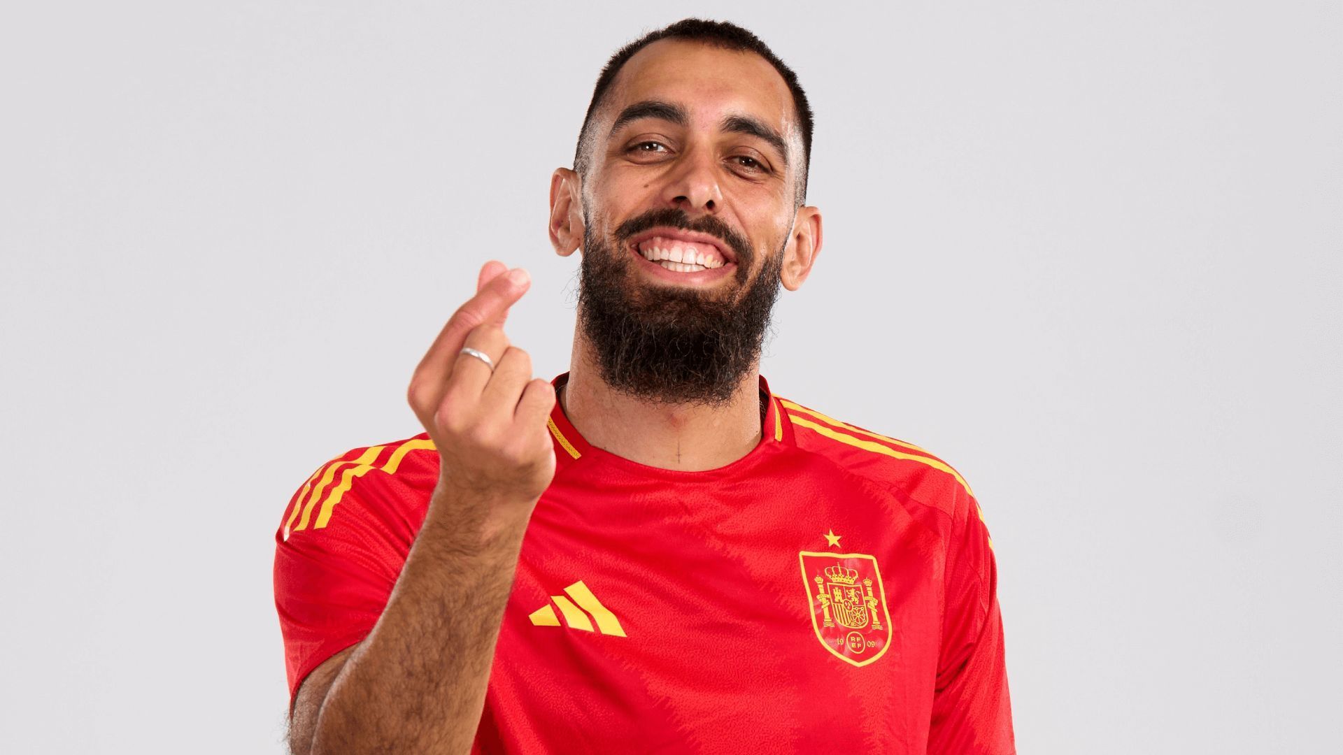 borja_iglesias_posa_con_la_camiseta_de_espana_foto_sefutbol.png borja_iglesias_posa_con_la_camiseta_de_espana_foto_sefutbol.png
