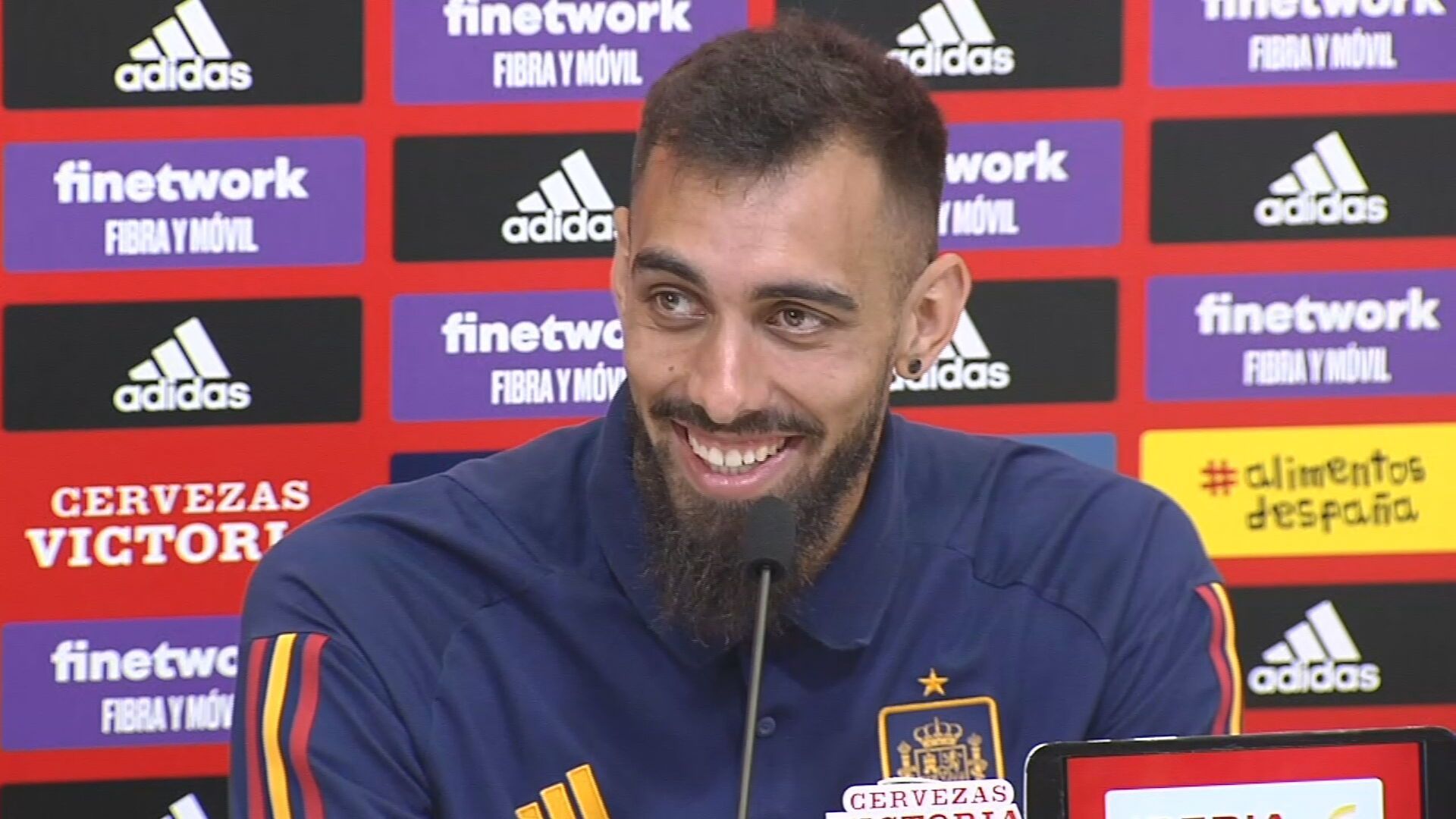 borja_iglesias_se_acordo_del_real_zaragoza_en_su_rueda_de_prensa_con_la_seleccion_001.jpeg