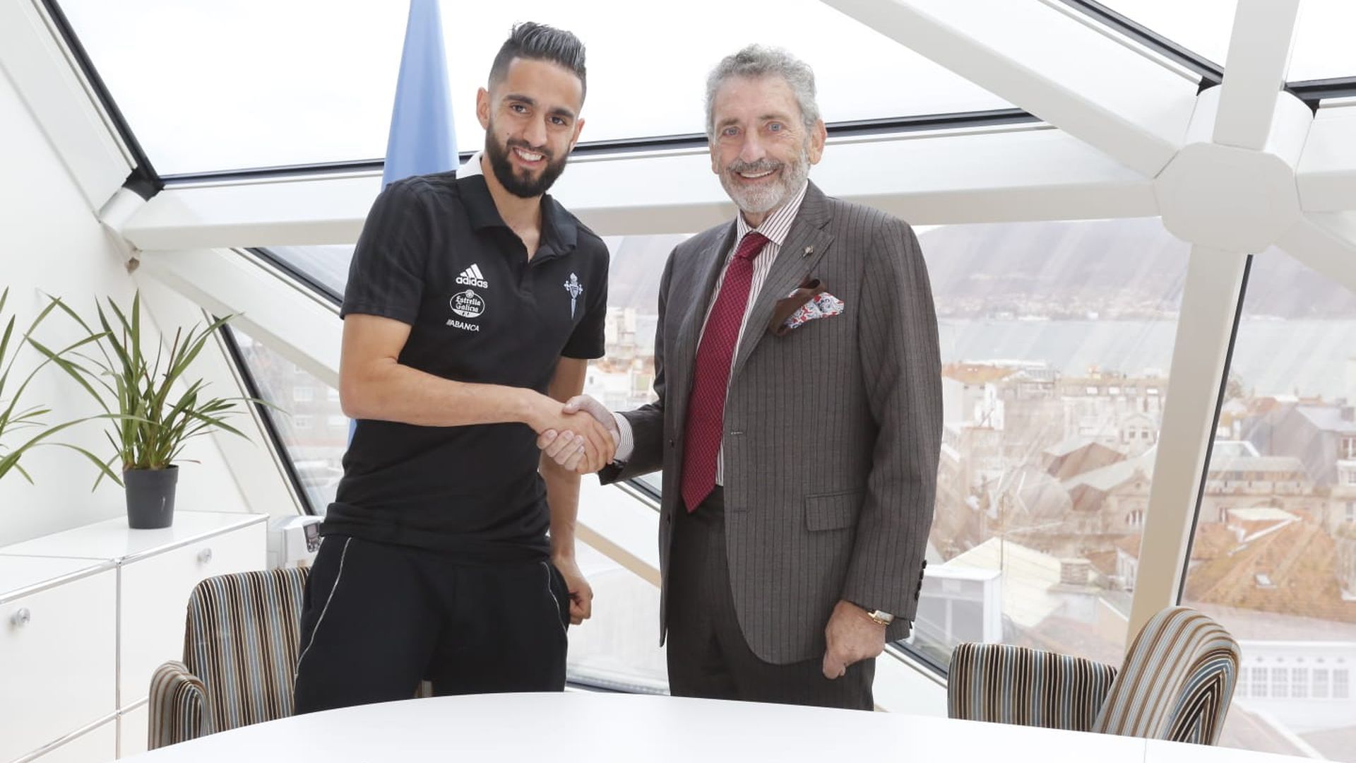 boudebouz_junto_a_carlos_mourino_tras_su_fichaje_por_el_celta_001.jpeg