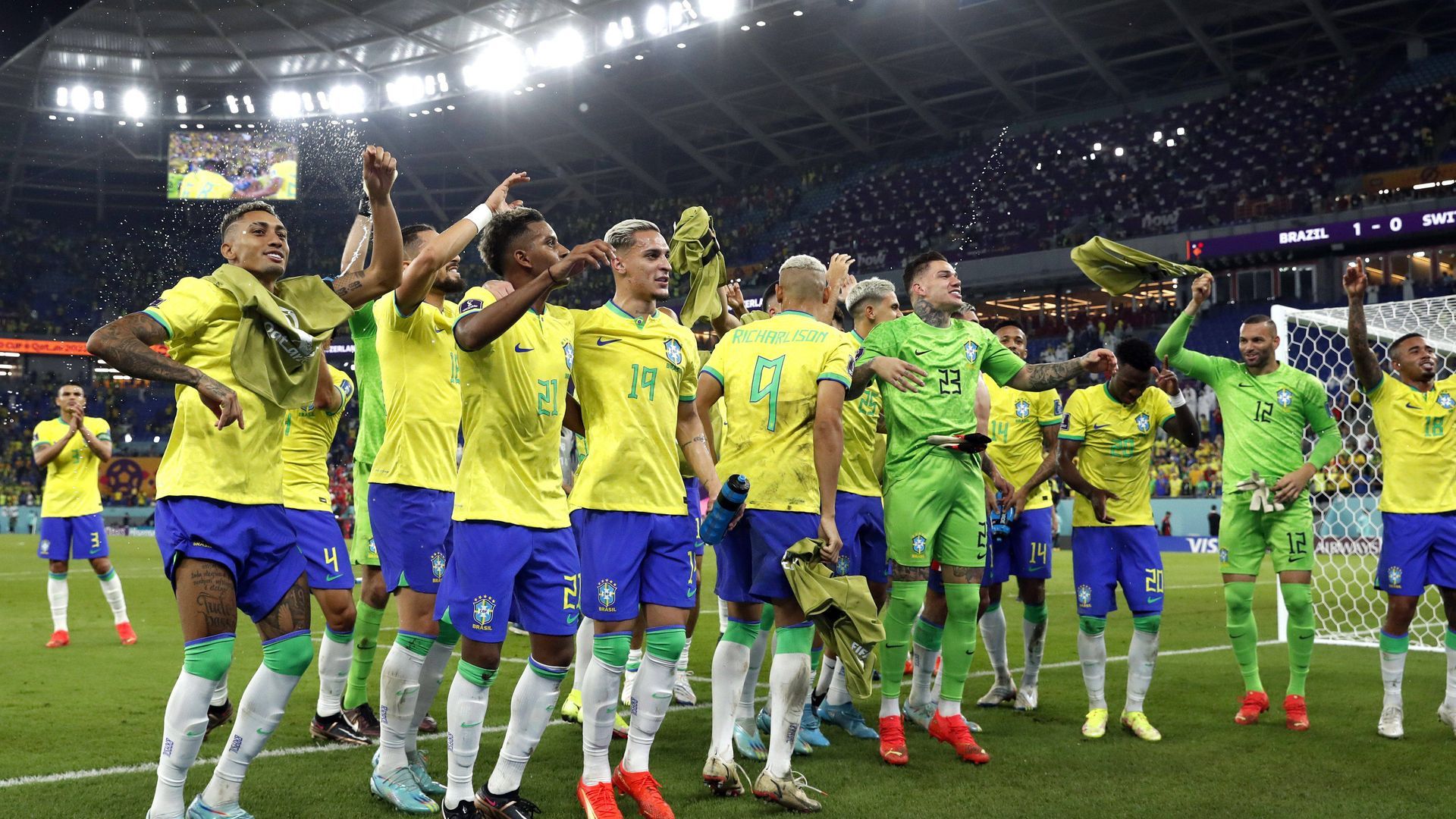 brasil_celebrando_el_pase_a_octavos_tras_ganar_a_suiza_foto_cordon_press_001.jpg
