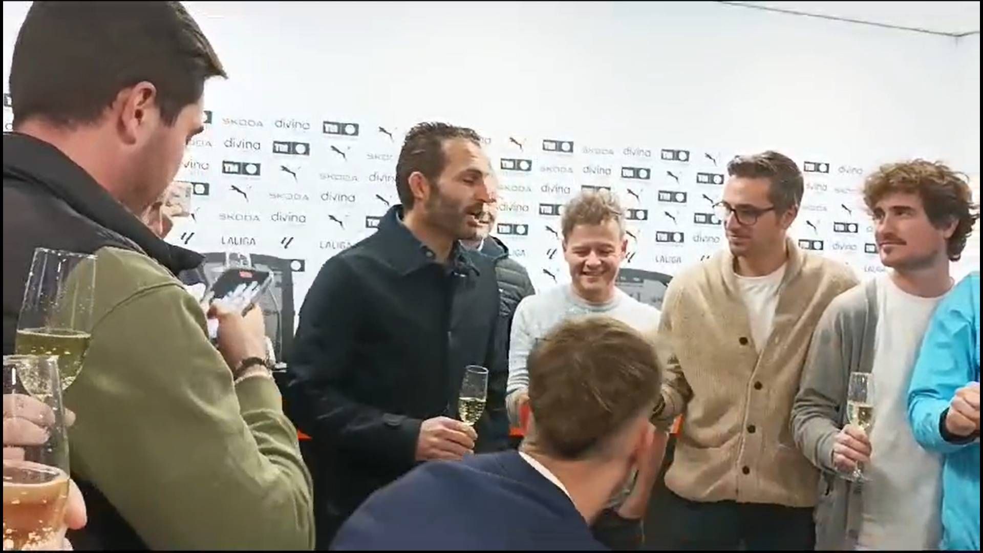 brindis_de_baraja_por_navidad_001.jpg brindis_de_baraja_por_navidad_001.jpg