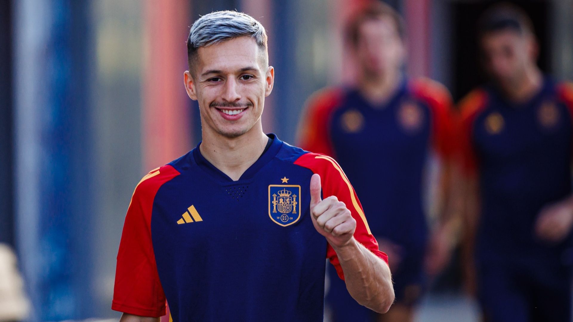 bryan_zaragoza_en_su_primer_entrenamiento_como_internacional_foto_rfef.jpeg bryan_zaragoza_en_su_primer_entrenamiento_como_internacional_foto_rfef.jpeg