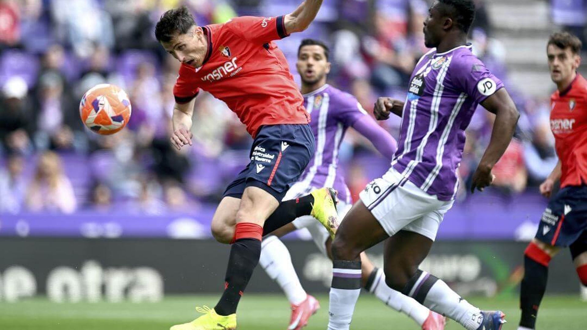 budimir_remata_a_la_red_el_0_1_del_valladolid_osasuna_foto_laliga.jpg