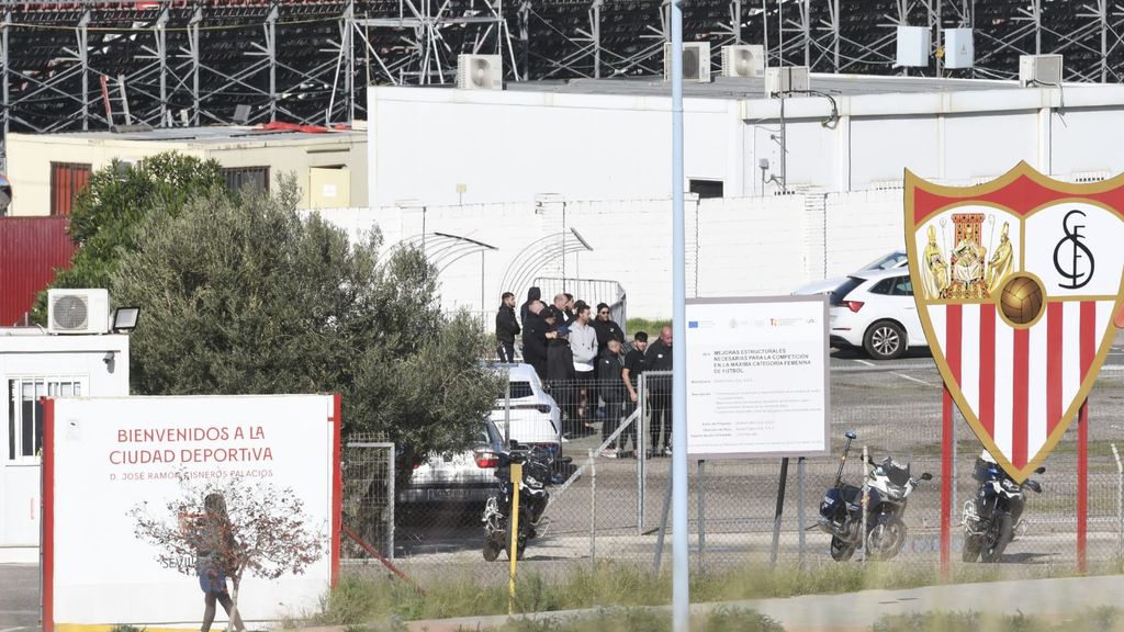 Biris Norte acude a la ciudad deportiva, con fuerte presencia policial, antes del derbi ante el Betis