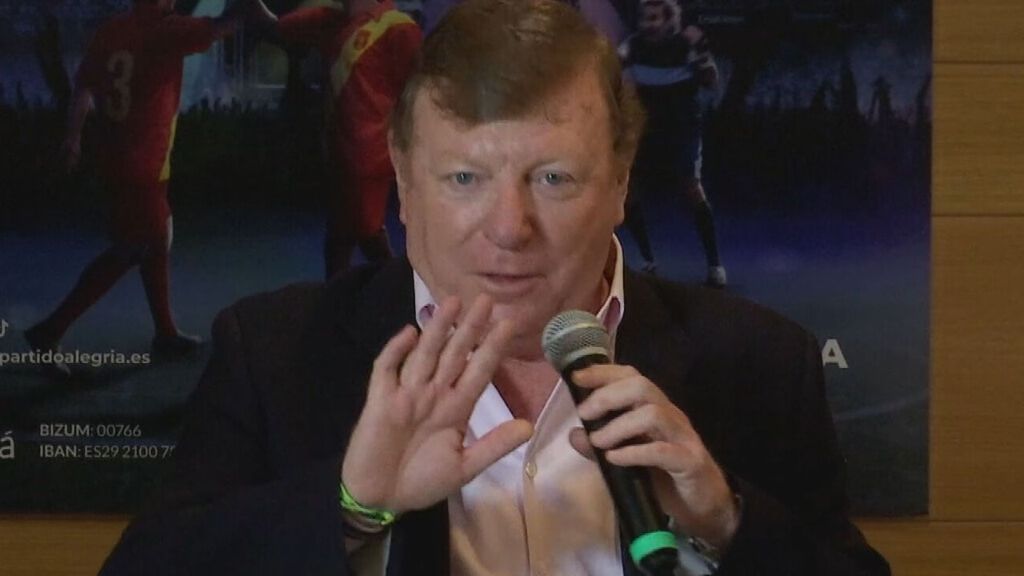 César Cadaval anuncia que deja de ser del Sevilla y lanza una pullita al Betis ante las risas de Joaquín: “Esto es para quedar bien”