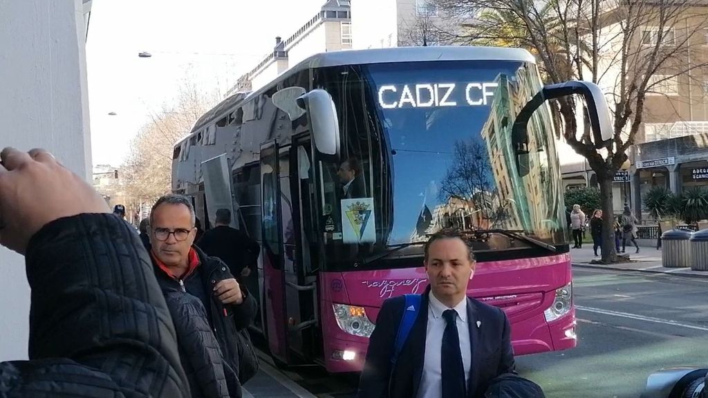 Deportivo-Cádiz: Llegada del Cádiz (jornada 24)