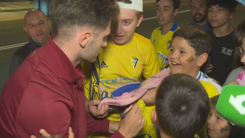 La otra cara del descenso: el apoyo de los cadistas a los jugadores