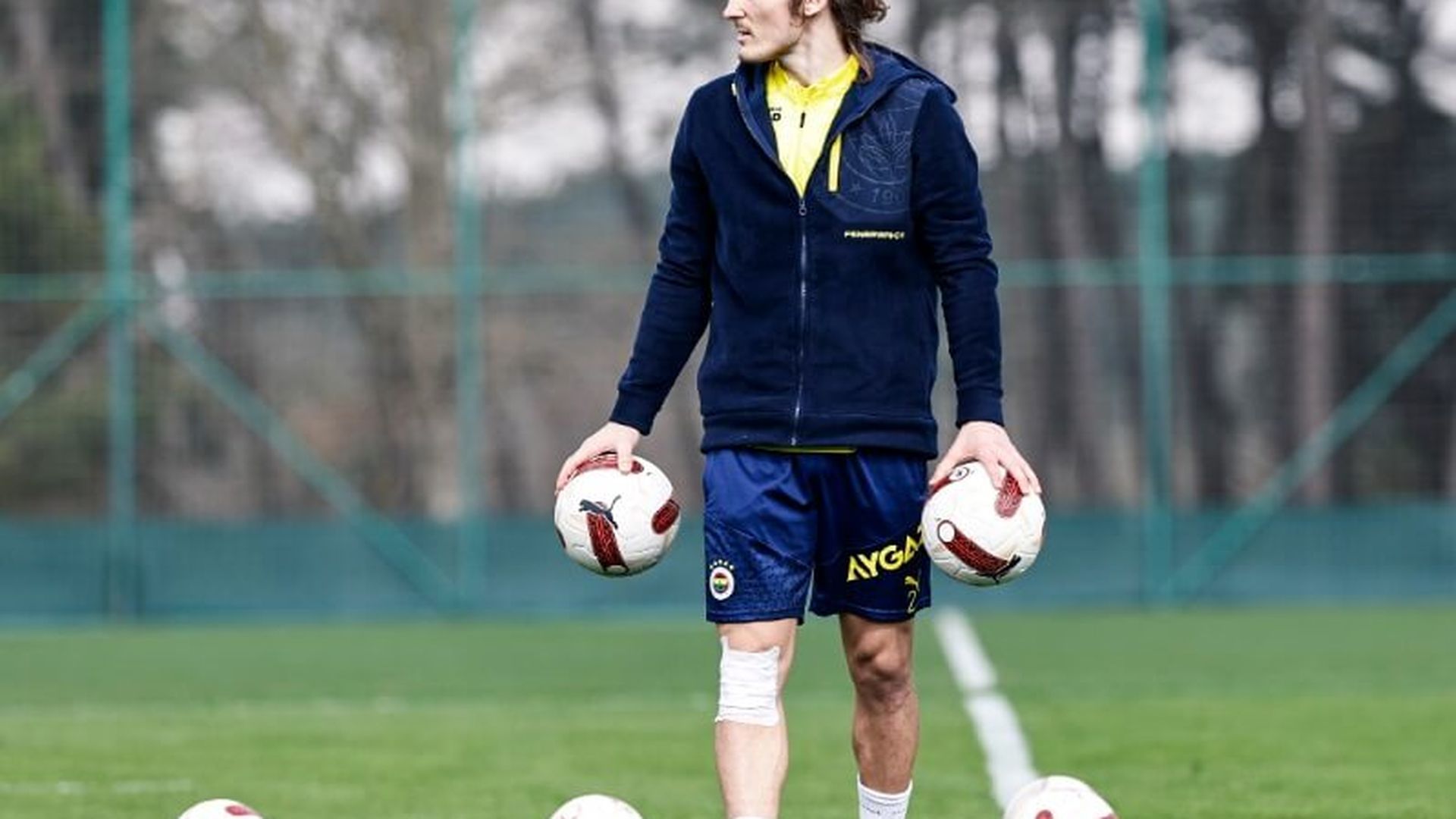 caglar_soyuncu_durante_un_entrenamiento_con_el_fenerbahce_foto_fenerbahce_001.jpg caglar_soyuncu_durante_un_entrenamiento_con_el_fenerbahce_foto_fenerbahce_001.jpg