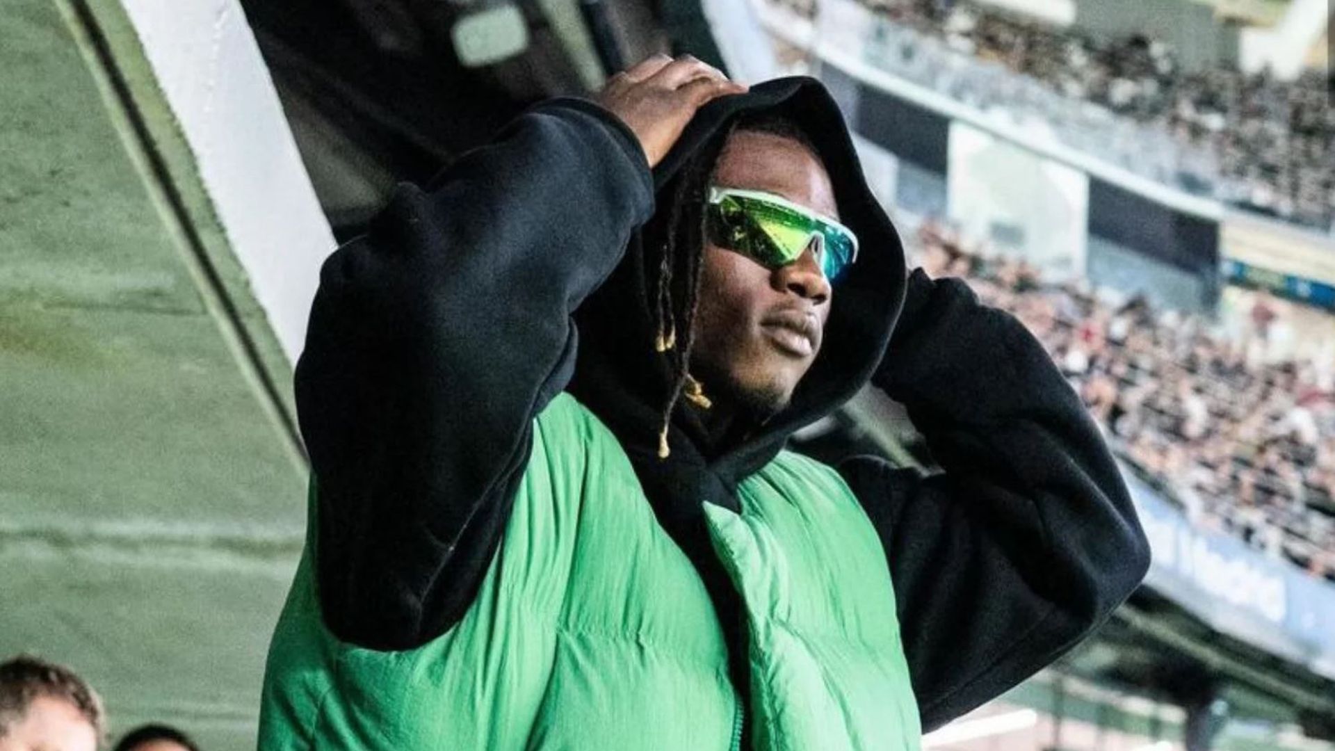 camavinga_borra_las_fotos_de_sus_companeros_con_las_gafas_de_sol_instagram.JPG camavinga_borra_las_fotos_de_sus_companeros_con_las_gafas_de_sol_instagram.JPG