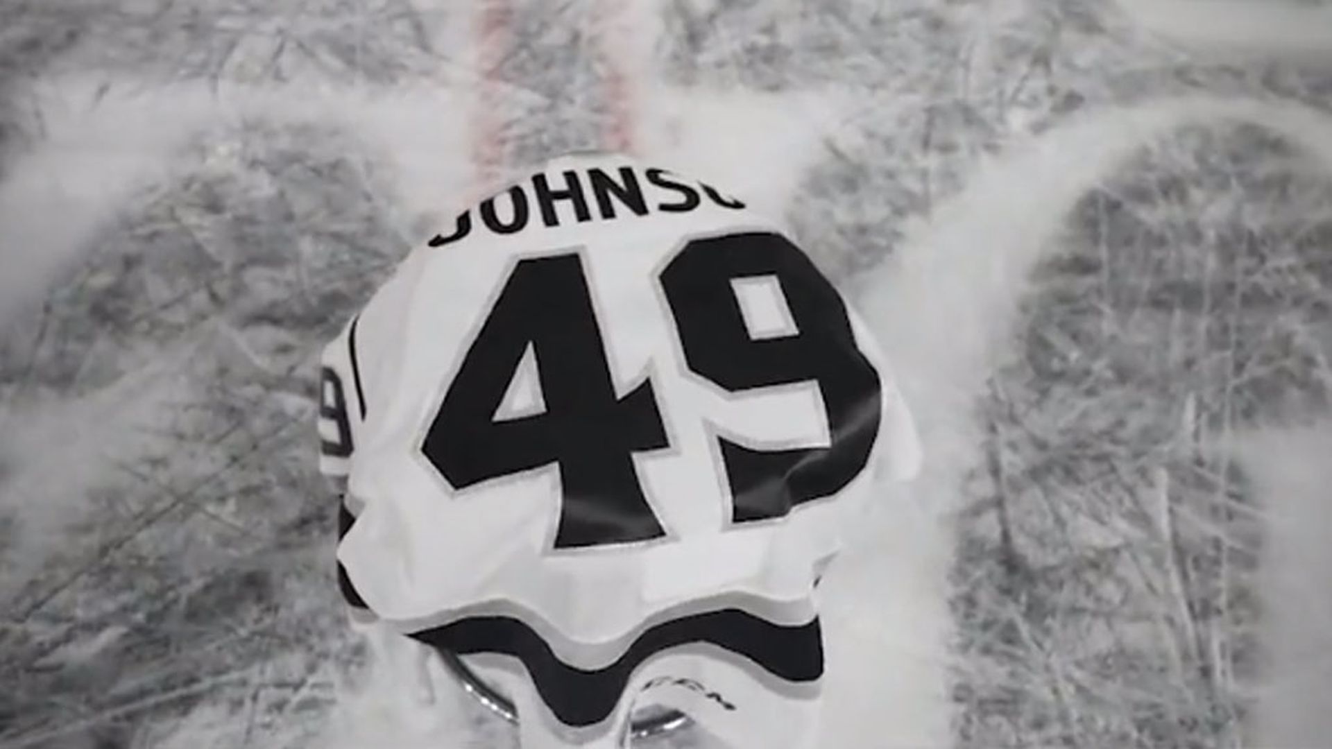 camiseta_de_johnson_durante_uno_de_los_homenajes_que_le_ha_rendido_el_mundo_del_hockey.jpg