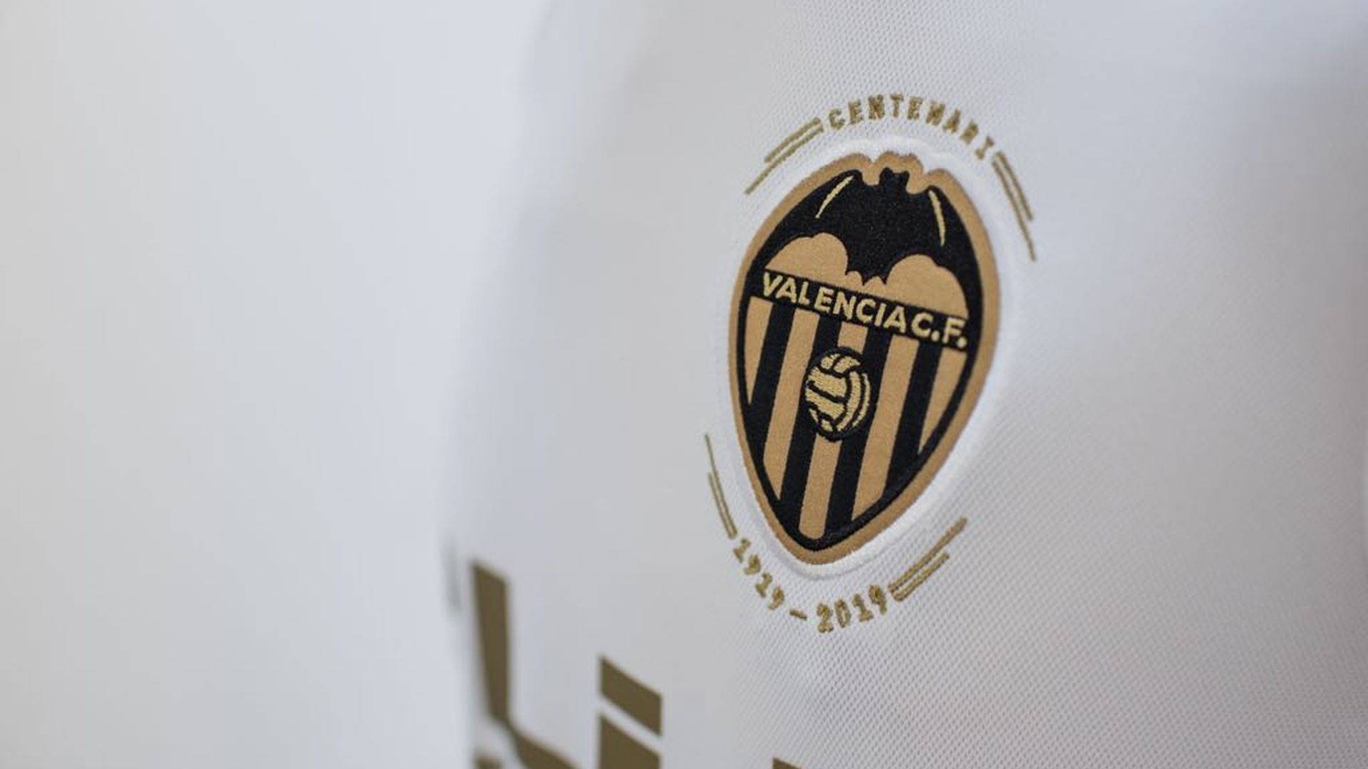 camiseta_del_centenario_del_valencia_cf_005.jpeg camiseta_del_centenario_del_valencia_cf_005.jpeg