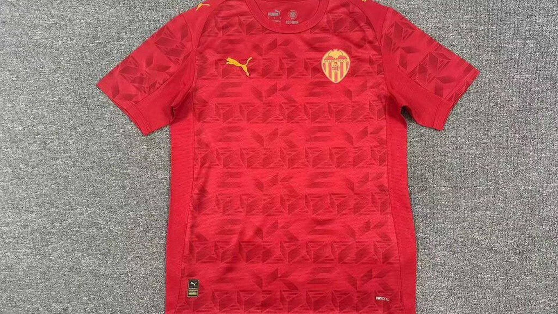 camiseta_del_valencia_cf_202526_001.jpeg camiseta_del_valencia_cf_202526_001.jpeg