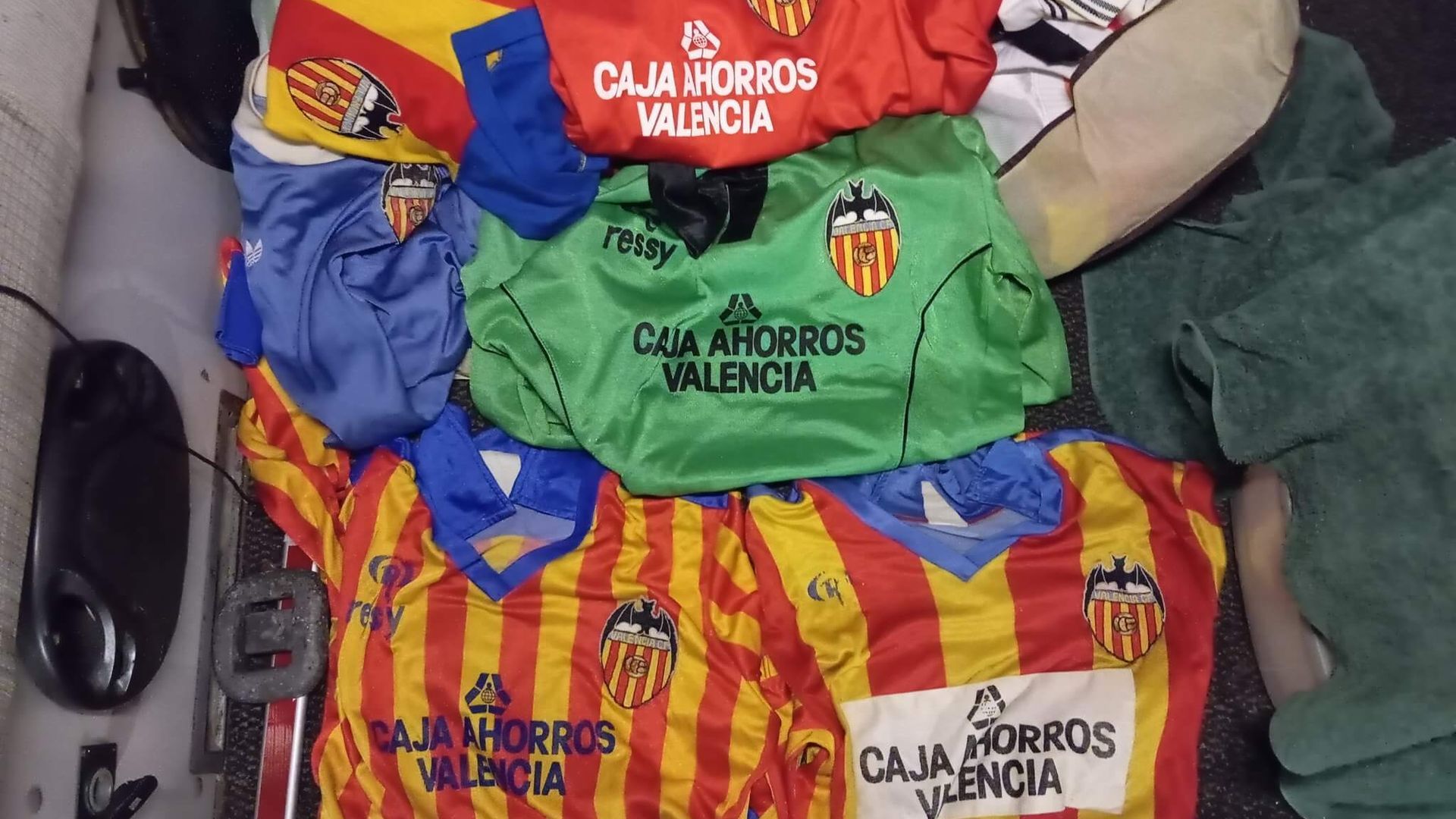 camisetas_del_valencia_cf_antiguas.jpeg