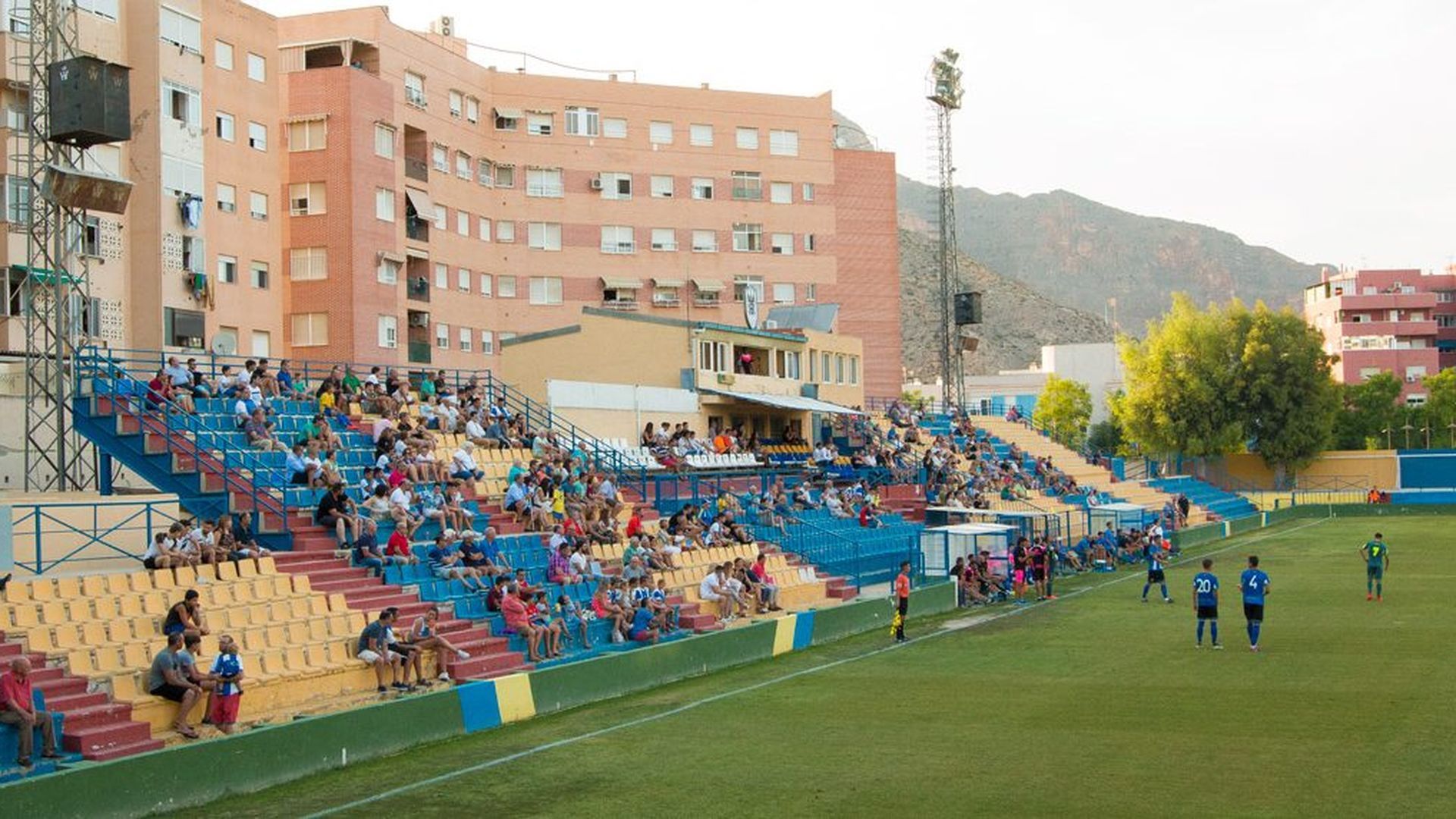 campo_municipal_los_arcos_de_orihuela_donde_jugara_el_malaga_001.jpg