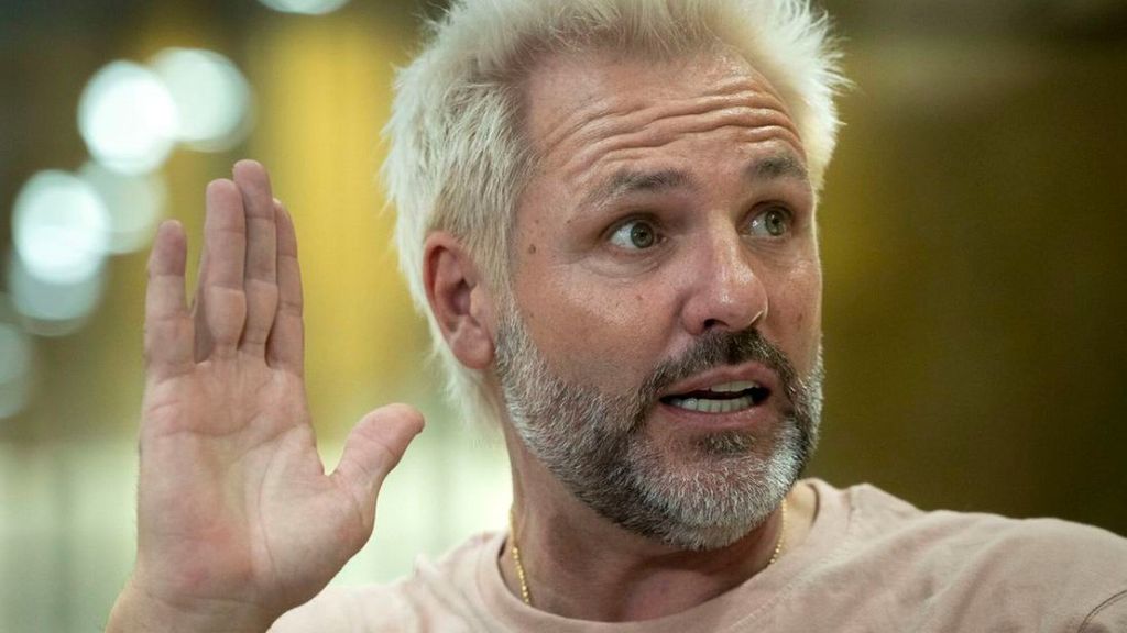 La afición del Valencia carga contra la plantilla y se ceba con Carlos Corberán: "Mercenarios"