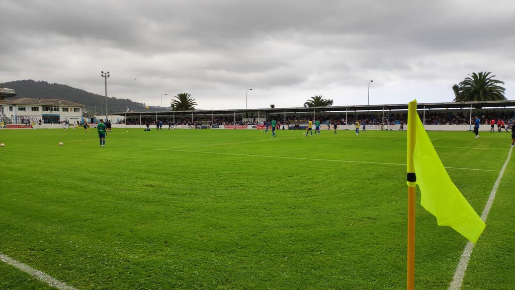 La afición del Dépor recibe con silbidos a su excanterano, Noel López (el video incluye su penalti)