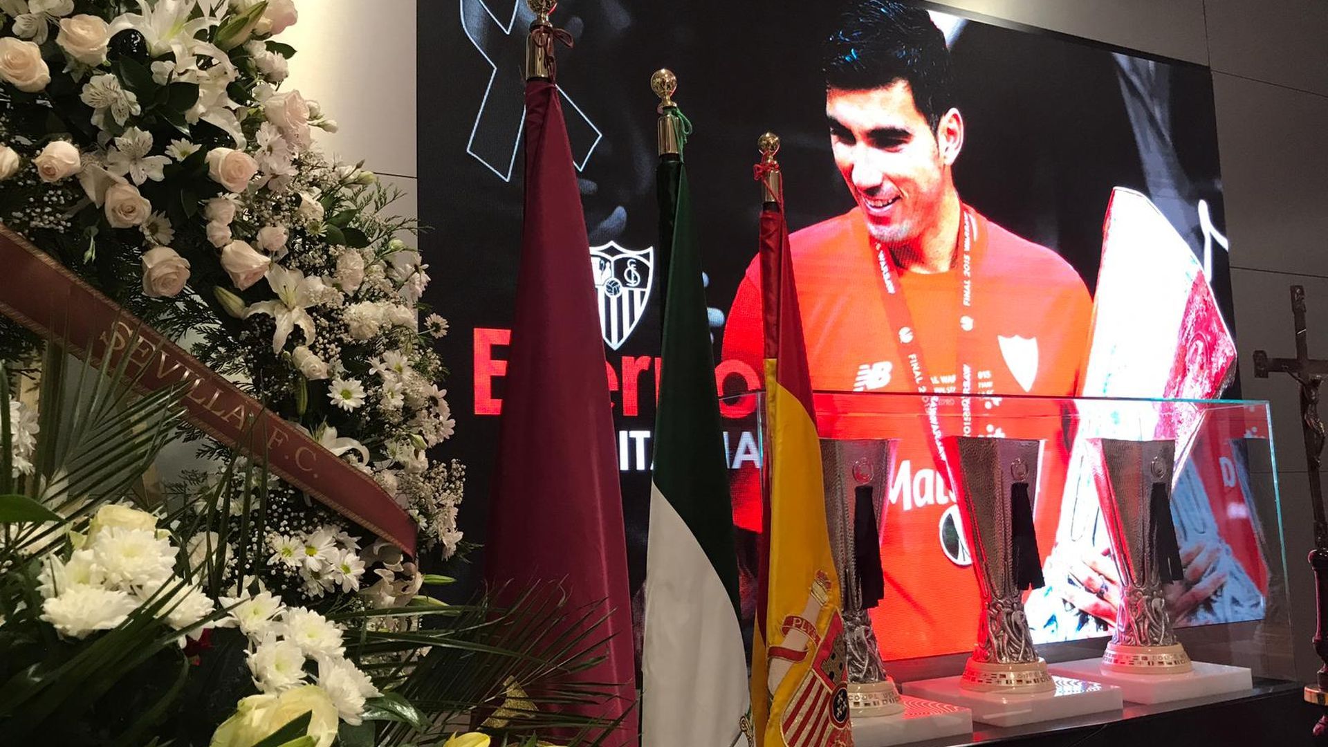 capilla_ardiente_por_la_muerte_de_jose_antonio_reyes_foto_kiko_hurtado_002.jpeg capilla_ardiente_por_la_muerte_de_jose_antonio_reyes_foto_kiko_hurtado_002.jpeg