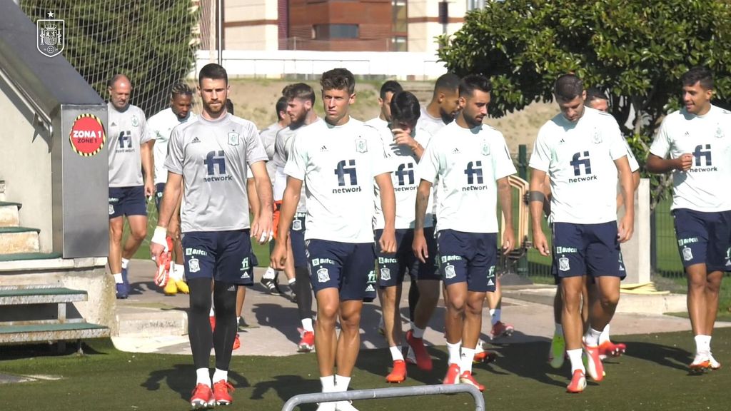 España se entrena tras la derrota frente a Suecia