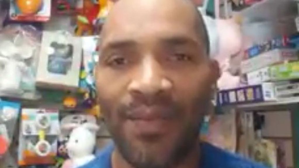 Mario Regueiro, de jugar en el Valencia CF a vender juguetes tras pasar una depresión