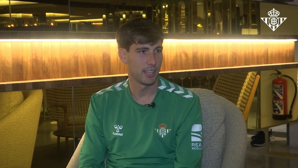 Entrevista a Juan Miranda en los medios oficiales del Betis para repasar la actualidad del equipo