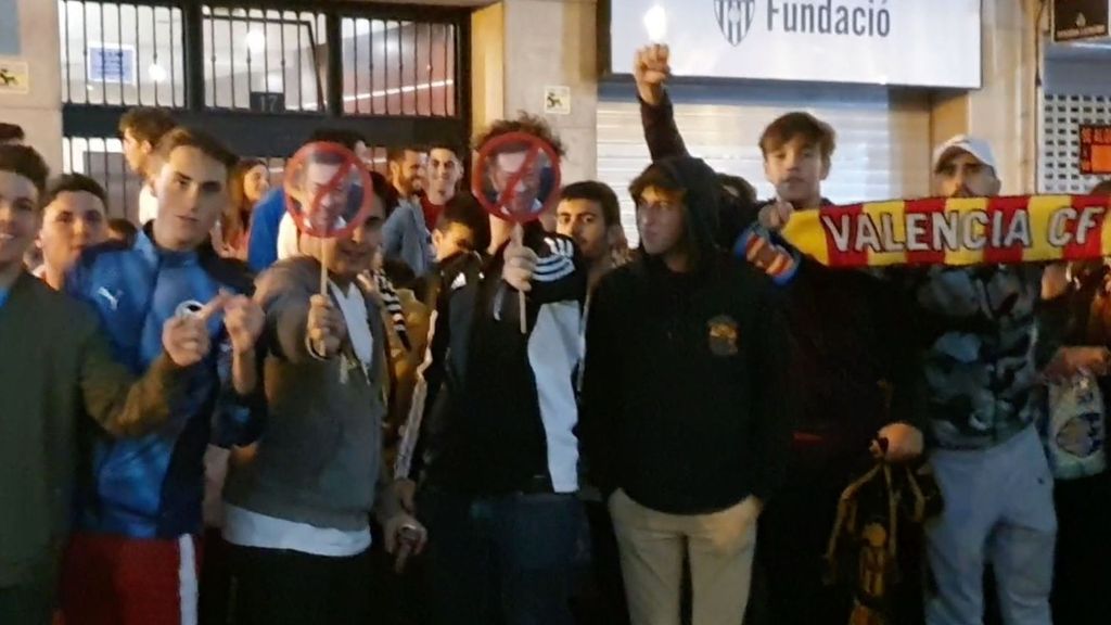 Valencia-Lille: Protesta de la afición contra Lim