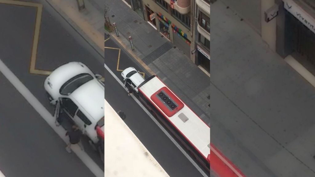 El enfrentamiento entre el conductor de un turismo y el conductor de un autobús en Valencia