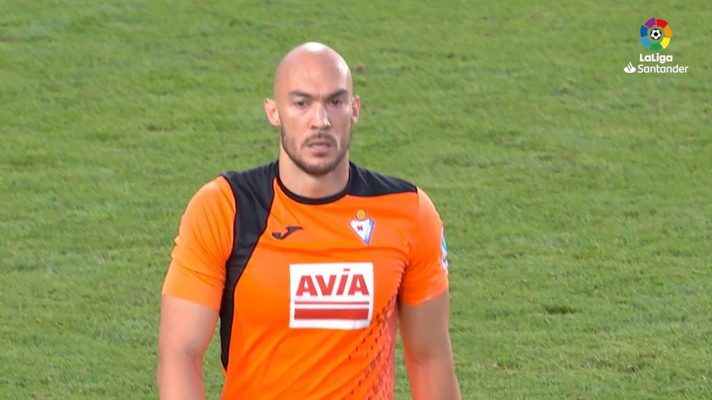 Las mejores paradas de Dmitrovic con el Éibar en la temporada 19/20