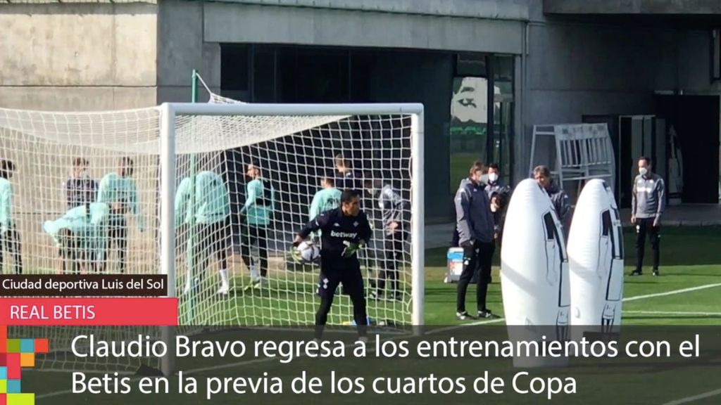 Claudio Bravo regresa a los entrenamientos con el Betis en la previa del partido de cuartos de Copa ante el Athletic