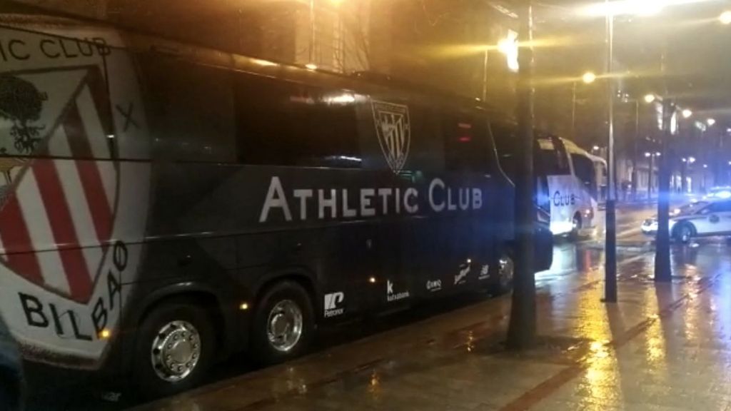 Athletic Club-Villarreal: Salida del hotel de concentración del autobús del equipo de Marcelino para el partido